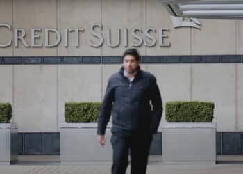 Príde po prevzatí Credit Suisse o prácu až 40 tisíc ľudí?