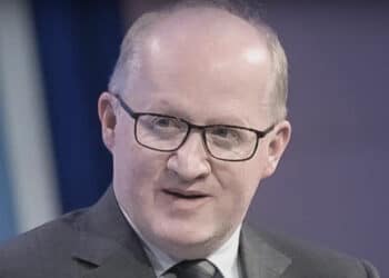 ECB nesmie prestať zvyšovať sadzby, varuje Lane