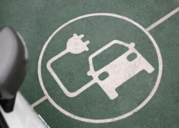 Akcie čínskych výrobcov elektromobilov sa prepadli. Môže za to Tesla?