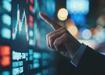 Investor graf akcie