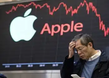 Akcie Apple klesajú