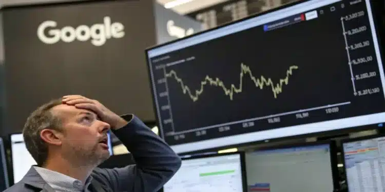 Akcie Google padajú